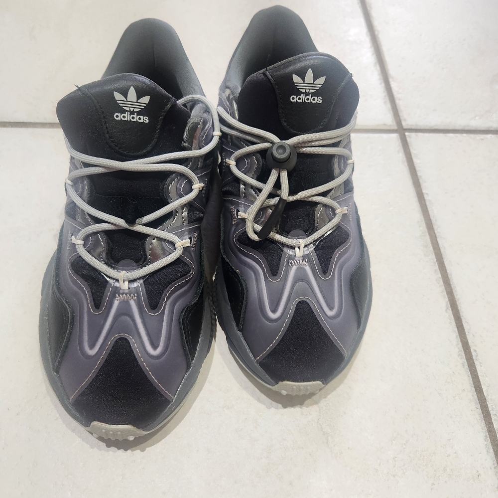 Addidas sneakers size 6 youth